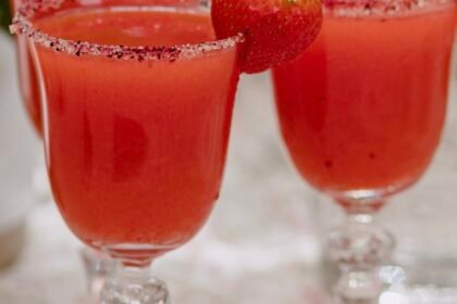 Mocktail hibiscus, fraises et basilic • Leslie en Cuisine