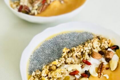 Mon smoothie bowl - Banane, mangue, ananas, graines de chia et coco