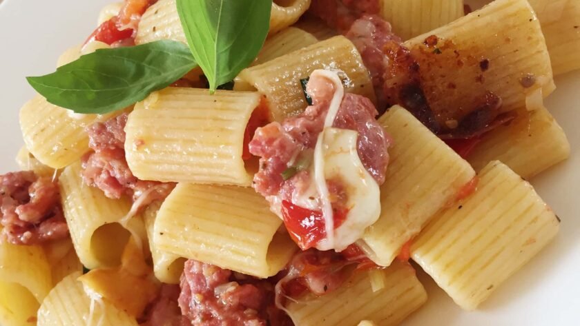 Rigatoni courts à la saucisse italienne - Tomates cerises