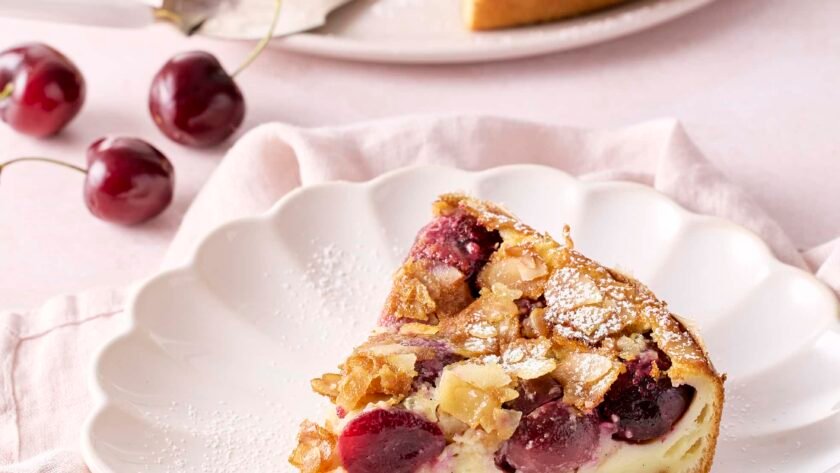 Clafoutis aux cerises  • Leslie en Cuisine