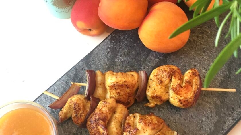 Brochettes de poulet et chutney d'abricot