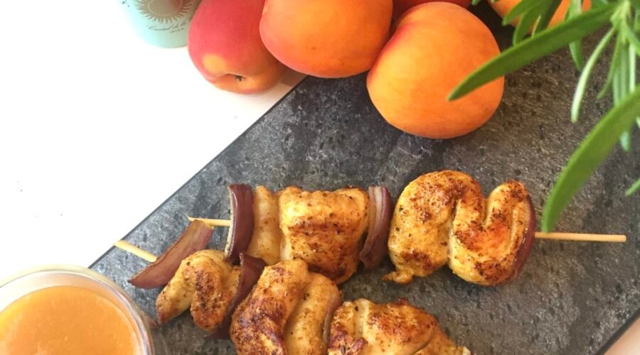 Brochettes de poulet et chutney d'abricot