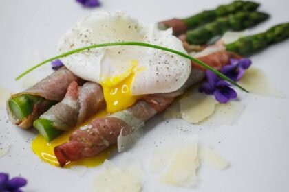Asperges vertes et lard croustillant • Leslie en Cuisine