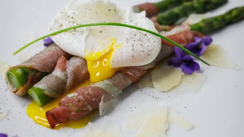Asperges vertes et lard croustillant • Leslie en Cuisine
