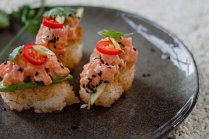 Crispy Rice Salmon • Leslie en Cuisine