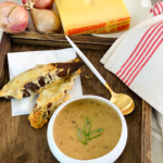 Soupe gratinée à l'oignon •Leslie en Cuisine