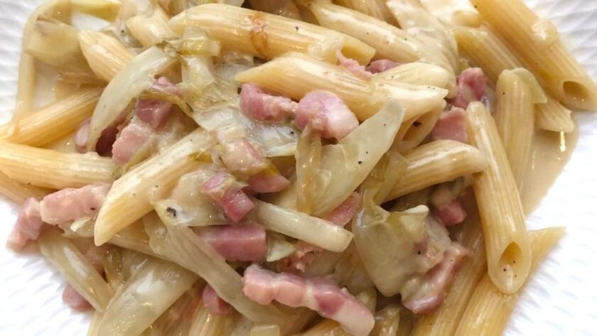 Penne lardons-chicon - Pâtes d'hiver qui réchauffe le coeur et les assiettes