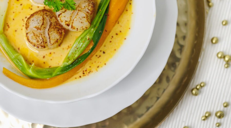 Saint-Jacques aux petits légumes • Leslie en Cuisine