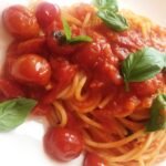 Spaghetti tomates - basilic - Recette tellement basique et délicieuse !