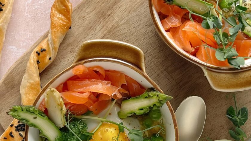 Oeufs cocotte, asperges vertes et petits pois  • Leslie en Cuisine