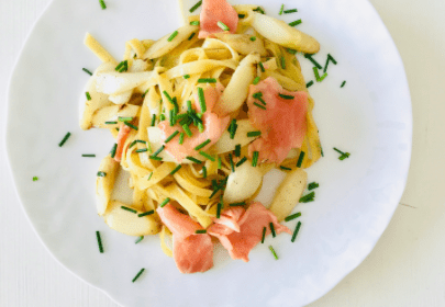 Tagliatelle fraîches, beurre citronné, asperges et saumon fumé • Leslie en Cuisine