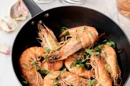 Grosses crevettes sautées à l'ail et au persil • Leslie en Cuisine