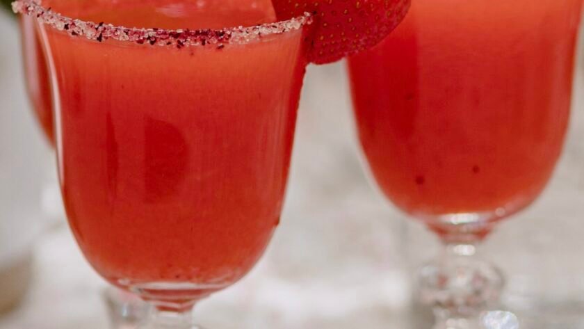 Mocktail hibiscus, fraises et basilic • Leslie en Cuisine