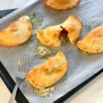 Mini Calzone, mozzarella, jambon de Parme et olives • Leslie en Cuisine