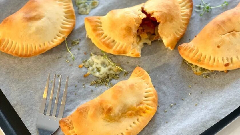 Mini Calzone, mozzarella, jambon de Parme et olives • Leslie en Cuisine