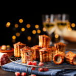 Mini Cannelés Salame Cacciatore AOP, olives noires et parmesan • Leslie en Cuisine