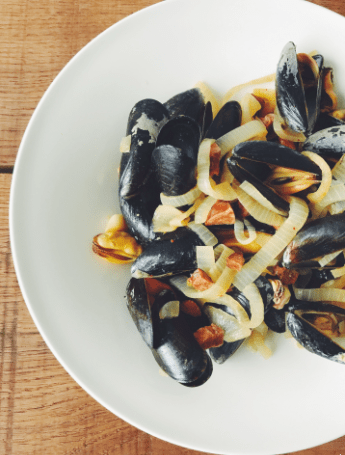 Moules vin blanc - Chorizo - Piment d'Espelette