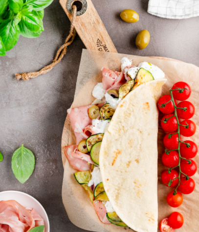 Piadine Mortadella Bologna, stracciatella, olives vertes et courgettes poêlées • Leslie en Cuisine