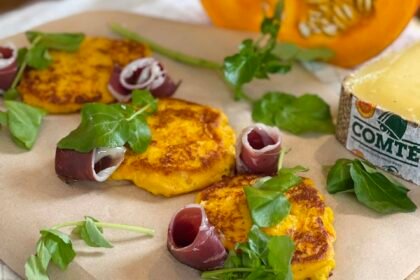 Galette de purée de potimarron, comté et magret de canard fumé