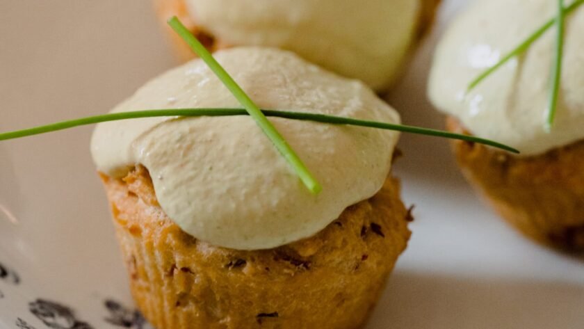 Muffins Serrano, mozzarella et topping asperges vertes • Leslie en Cuisine