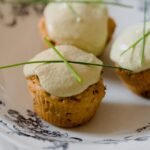 Muffins Serrano, mozzarella et topping asperges vertes • Leslie en Cuisine