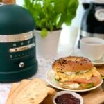 Bagel au saumon fumé, cream cheese et oeufs brouillés • Leslie en Cuisine