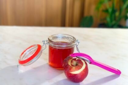 Gelée épicée avec épluchures et trognons de pommes • Leslie en Cuisine