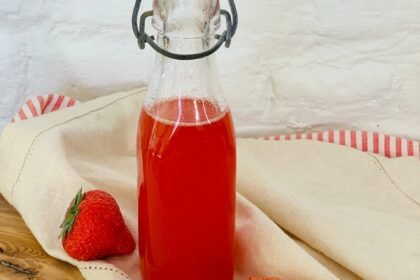 Sirop de queues de fraises • Leslie en Cuisine
