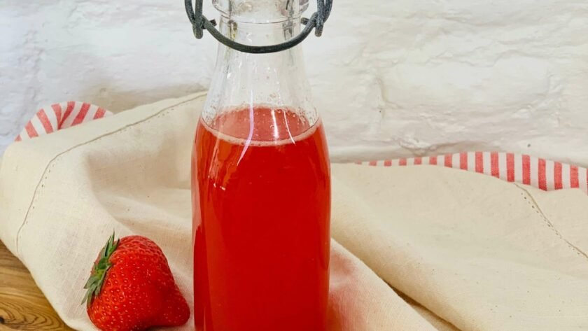 Sirop de queues de fraises • Leslie en Cuisine
