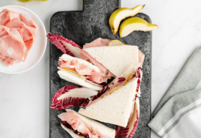 Tramezzini Mortadella Bologna IGP, poire et salade de trévise • Leslie en Cuisine