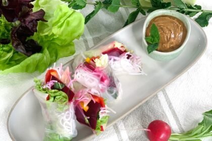 Rouleaux de printemps aux légumes et la sauce cacahuète