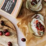 Bruschetta de pain de noix, chutney de figues, Vacherin Fribourgeois AOP • Leslie en Cuisine