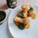 Crevettes croustillantes, purée de patate douce coco et sauce soja relevée • Leslie en Cuisine