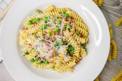 Fusili crème, lardons et petits pois • Leslie en Cuisine