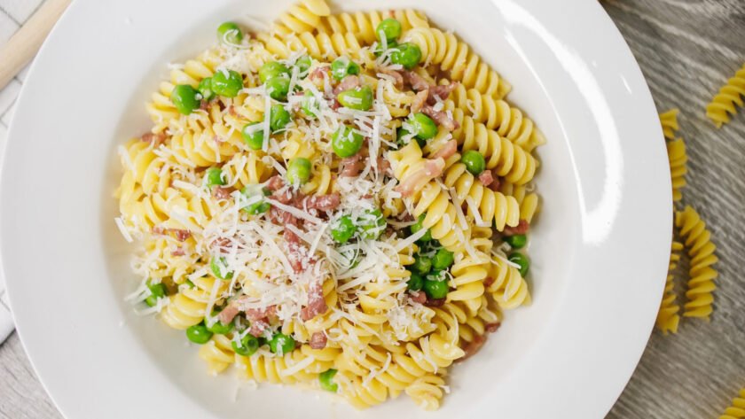 Fusili crème, lardons et petits pois • Leslie en Cuisine