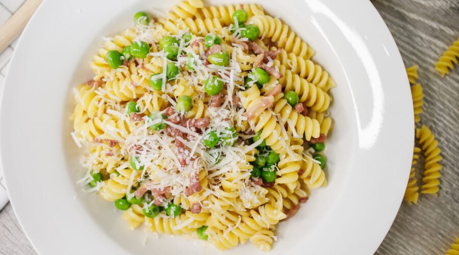 Fusili crème, lardons et petits pois • Leslie en Cuisine
