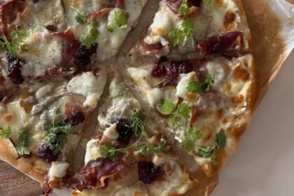 Pizza poire, San Daniele et gorgonzola • Leslie en Cuisine