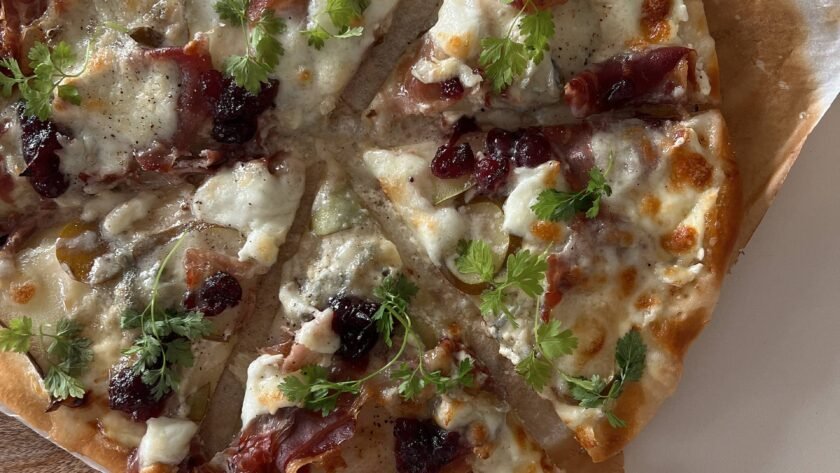 Pizza poire, San Daniele et gorgonzola • Leslie en Cuisine