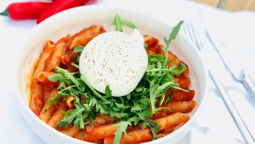 Penne Arrabbiata et burrata • Leslie en Cuisine