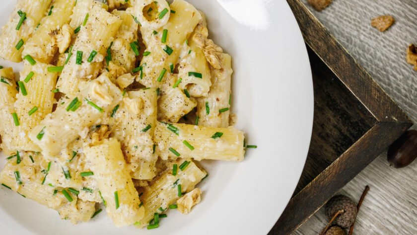 Rigatoni crème de noix, parmesan et ciboulette • Leslie en Cuisine