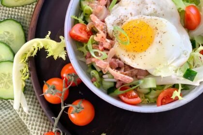 Frisée de printemps aux lardons • Leslie en Cuisine