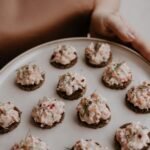 Rillettes aux deux saumons et pain noir • Leslie en Cuisine