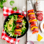 Brochettes de Cacciatore AOP, poivrons et oignons rouges • Leslie en Cuisine