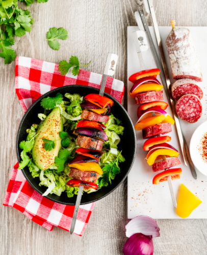 Brochettes de Cacciatore AOP, poivrons et oignons rouges • Leslie en Cuisine