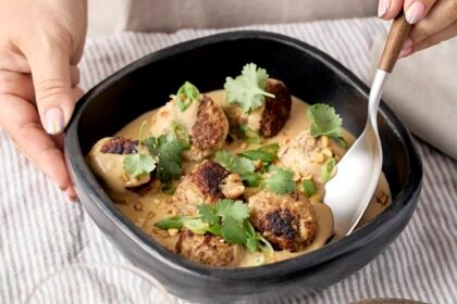 Boulettes de volaille sauce cacahuètes • Leslie en Cuisine