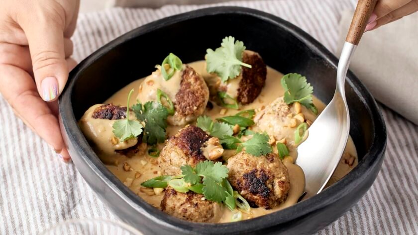 Boulettes de volaille sauce cacahuètes • Leslie en Cuisine