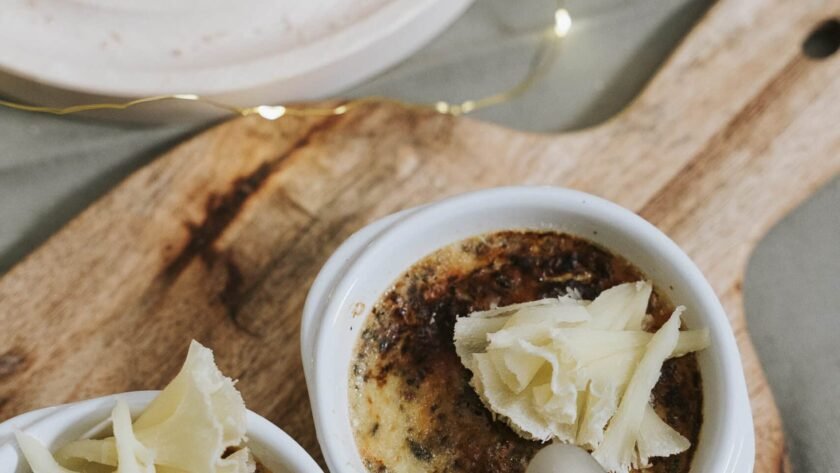 Crème brulée Tête de Moine AOP, cèpes et noisettes • Leslie en Cuisine