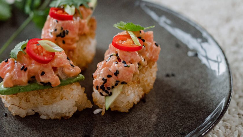 Crispy Rice Salmon • Leslie en Cuisine