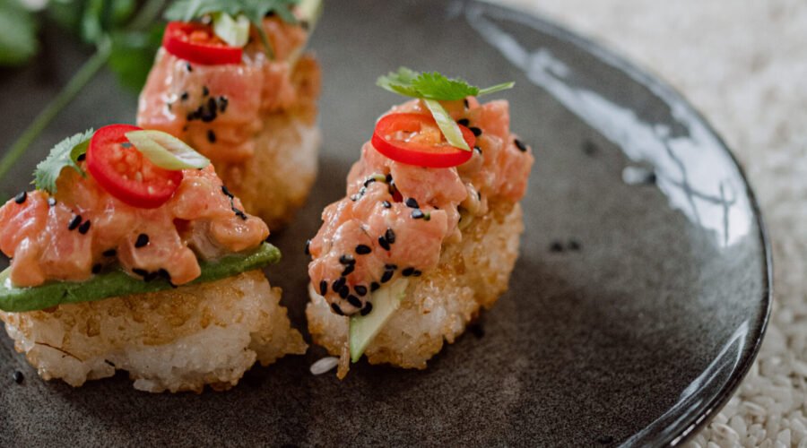 Crispy Rice Salmon • Leslie en Cuisine