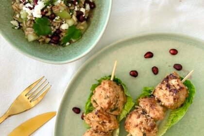Brochettes de poulet mariné et salade croquante • Leslie en Cuisine